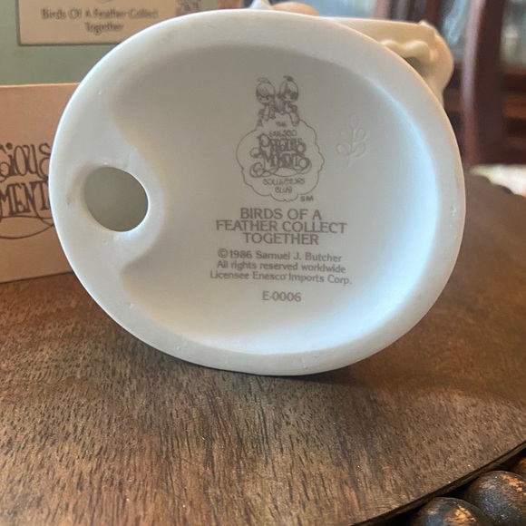 Vintage 🕰️ 1986 Precious Moments Figurine Birds of a Feather Collect Together - Picture 5 of 5